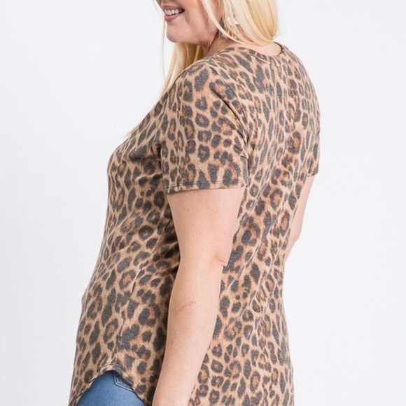 ** Plus Size Womens Leopard Vneck tshirt top - Picture 2 of 2